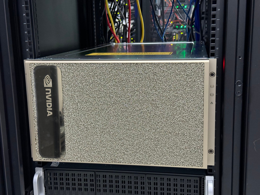 Cận cảnh siêu máy chủ NVIDIA DGX A100 tại Trường Đại học Công nghệ Thông tin. Ảnh: UIT Cận cảnh siêu máy chủ NVIDIA DGX A100 tại Trường Đại học Công nghệ Thông tin. Ảnh: UIT