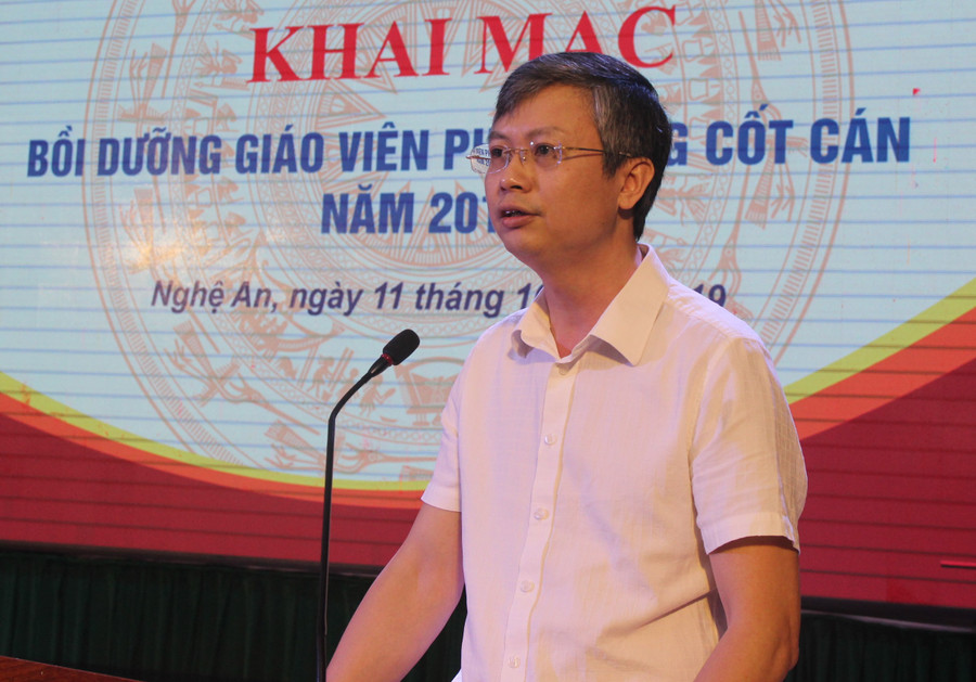 PGS.TS. Nguyễn Văn Hiền - Phó GĐ Chương trình ETEP phát biểu tại lễ khai mạc.