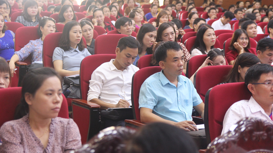 Ngoài những buổi học tập trung, giáo viên sẽ chia ra các lớp để được bồi dưỡng theo bộ môn phụ trách.