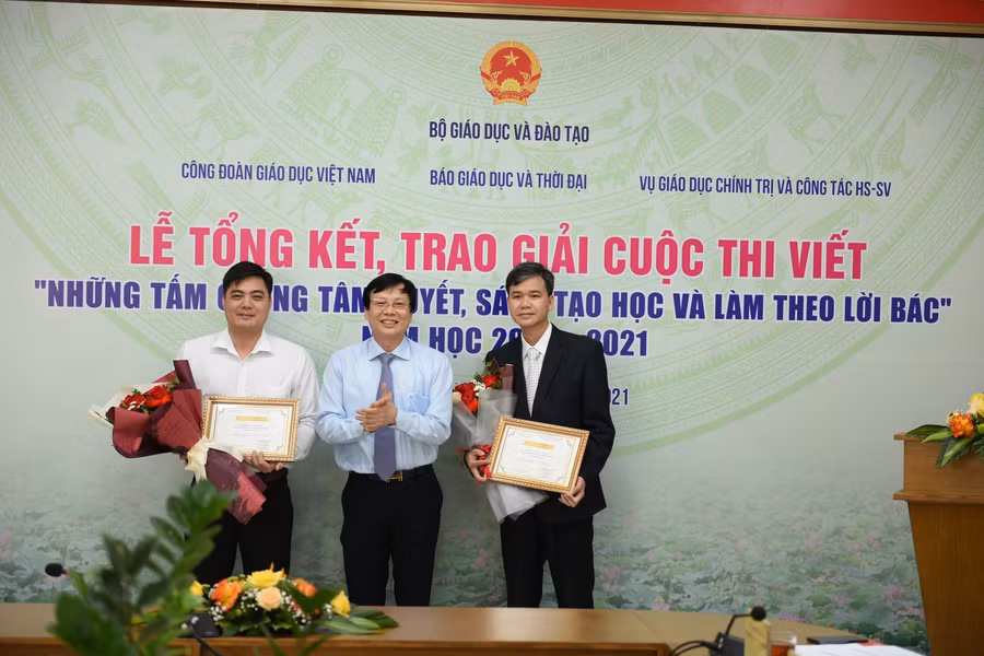 Trao giải Cuộc thi viết “Những tấm gương tâm huyết, sáng tạo học và làm theo lời Bác” lần thứ IV ảnh 8