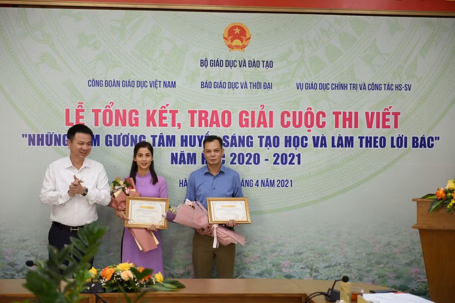 Trao giải Cuộc thi viết “Những tấm gương tâm huyết, sáng tạo học và làm theo lời Bác” lần thứ IV ảnh 11