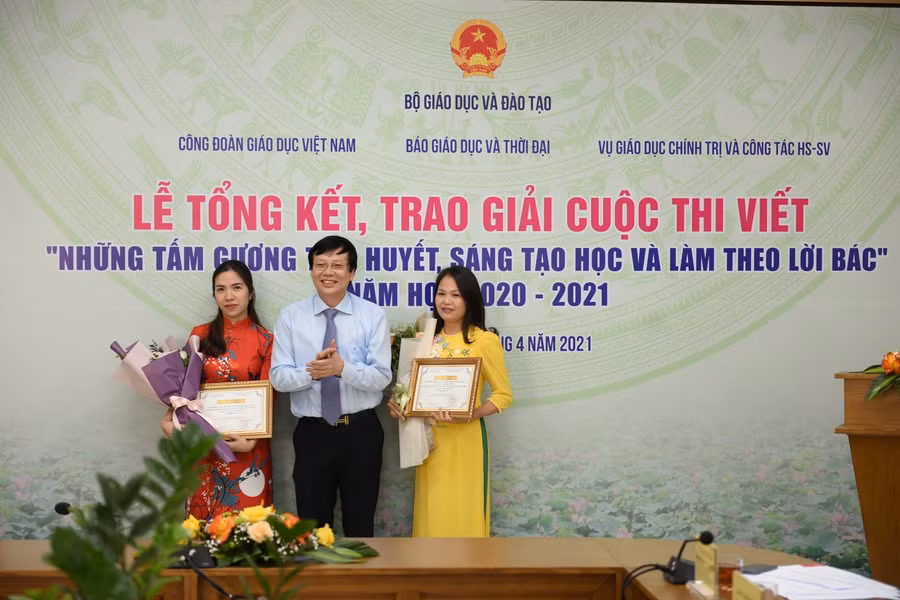 Trao giải Cuộc thi viết “Những tấm gương tâm huyết, sáng tạo học và làm theo lời Bác” lần thứ IV ảnh 13