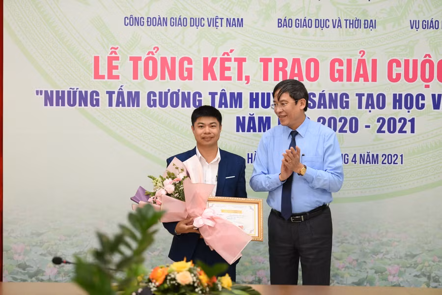 Trao giải Cuộc thi viết “Những tấm gương tâm huyết, sáng tạo học và làm theo lời Bác” lần thứ IV ảnh 17