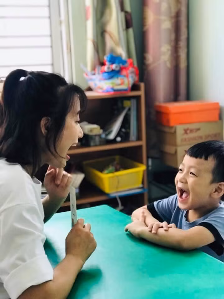 Cô giáo Vui trong một giờ dạy học