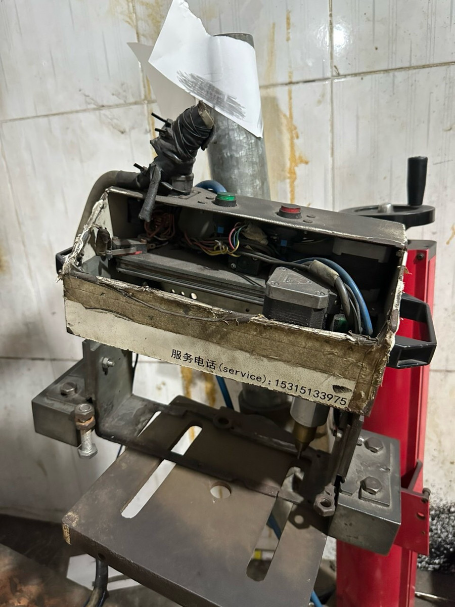 Các thiết bị sử dụng để làm lại số máy, số khung trên các xe cũ. (Ảnh: Công an TPHCM). Các thiết bị sử dụng để làm lại số máy, số khung trên các xe cũ. (Ảnh: Công an TPHCM).