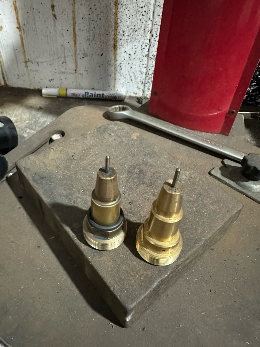 Các thiết bị sử dụng để làm lại số máy, số khung trên các xe cũ. (Ảnh: Công an TPHCM). Các thiết bị sử dụng để làm lại số máy, số khung trên các xe cũ. (Ảnh: Công an TPHCM).