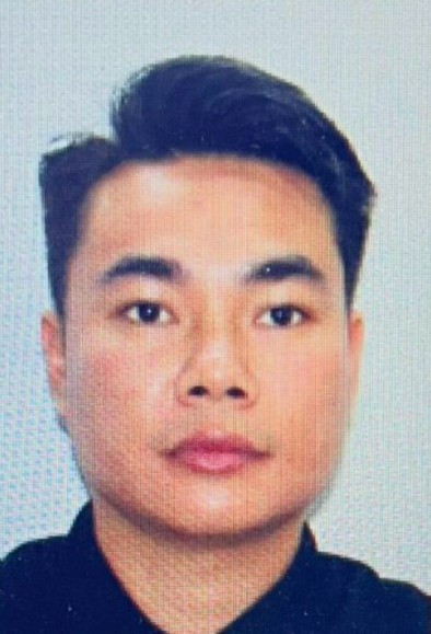 Từ trái sang phải: Nguyễn Sỹ Toàn, Nguyễn Đình Sùng, Nguyễn Thị Kiều Oanh bị khởi tố, bắt tạm giam trong đường dây "phù phép" xe cũ thành xe mới. (Ảnh: Công an TPHCM). Từ trái sang phải: Nguyễn Sỹ Toàn, Nguyễn Đình Sùng, Nguyễn Thị Kiều Oanh bị khởi tố, bắt tạm giam trong đường dây "phù phép" xe cũ thành xe mới. (Ảnh: Công an TPHCM).