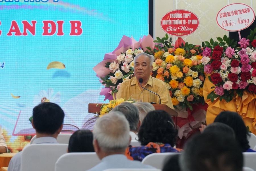 Ông Hoàng Nghĩa Cẩn - xúc động chia sẻ kỷ niệm về anh trai là liệt sỹ, nhà giáo đi B Hoàng Nghĩa Minh đã hi sinh năm 1969. Ảnh: Hồ Lài Ông Hoàng Nghĩa Cẩn - xúc động chia sẻ kỷ niệm về anh trai là liệt sỹ, nhà giáo đi B Hoàng Nghĩa Minh đã hi sinh năm 1969. Ảnh: Hồ Lài