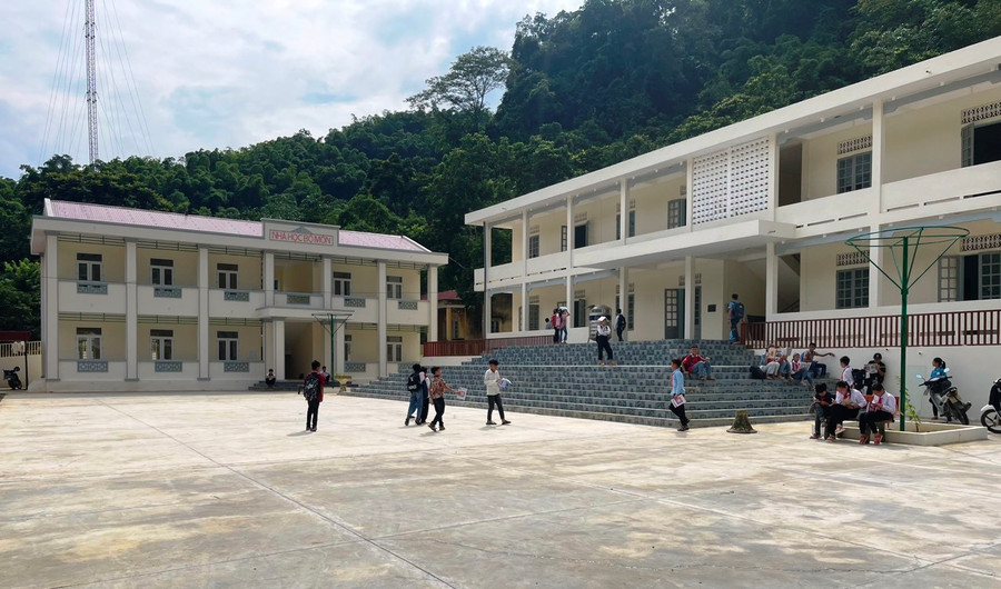 Trường TH&THCS Trung Xuân, huyện vùng biên Quan Sơn (Thanh Hóa) được đầu tư hàng chục tỷ đồng để xây dựng mới. Ảnh: TL. Trường TH&THCS Trung Xuân, huyện vùng biên Quan Sơn (Thanh Hóa) được đầu tư hàng chục tỷ đồng để xây dựng mới. Ảnh: TL.