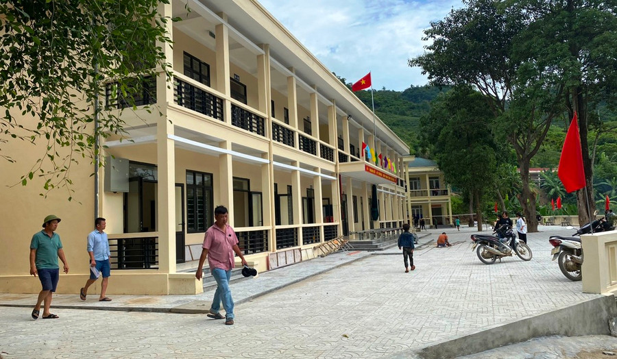 Trường PTDTBT-THCS Mường Lý, huyện Mường Lát (Thanh Hóa) vừa được xây dựng khang trang. Ảnh: TL. Trường PTDTBT-THCS Mường Lý, huyện Mường Lát (Thanh Hóa) vừa được xây dựng khang trang. Ảnh: TL.