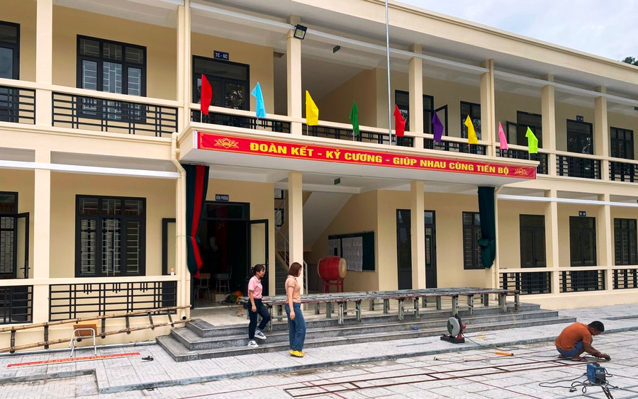 Công tác chuẩn bị cho Lễ Khai giảng ở Trường PTDTBT-THCS Mường Lý đang được triển khai gấp rút. Ảnh: TL. Công tác chuẩn bị cho Lễ Khai giảng ở Trường PTDTBT-THCS Mường Lý đang được triển khai gấp rút. Ảnh: TL.