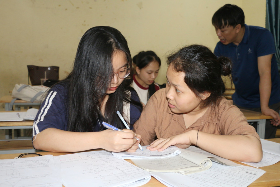 Việc đến học tại trường giúp các em có không gian học tập, được trao đổi kiến thức với các bạn. Ảnh: Hồ Lài Việc đến học tại trường giúp các em có không gian học tập, được trao đổi kiến thức với các bạn. Ảnh: Hồ Lài