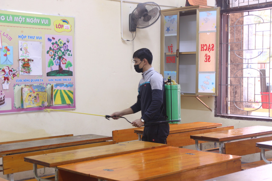 Nghệ An đã mua 9 tấn hóa chất để phun khử khuẩn cho gần 1.500 trường học trên địa bàn