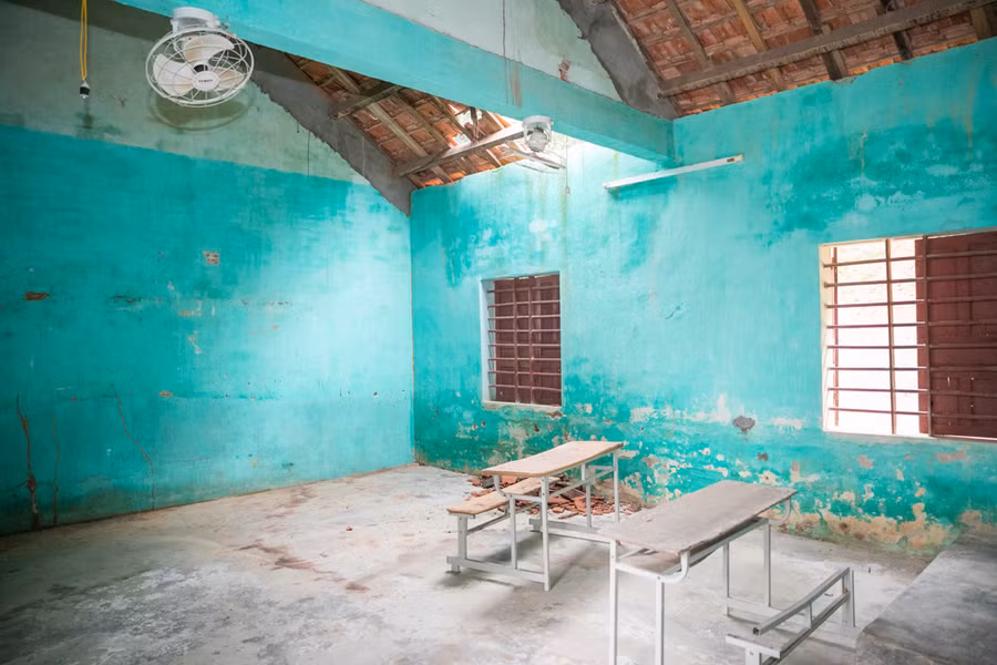 May mắn vụ sập mái ngói xảy ra vào giữa đêm nên không có thiệt hại về người. Nhưng nhà trường phải di dời học sinh, không thể sử dụng dãy nhà này để dạy học.