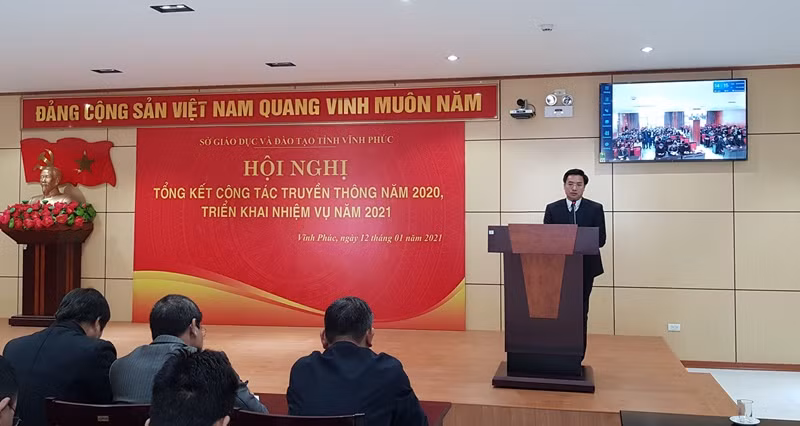 Giám đốc Sở GD&ĐT Vĩnh Phúc Nguyễn Văn Huyến phát biểu tại hội nghị