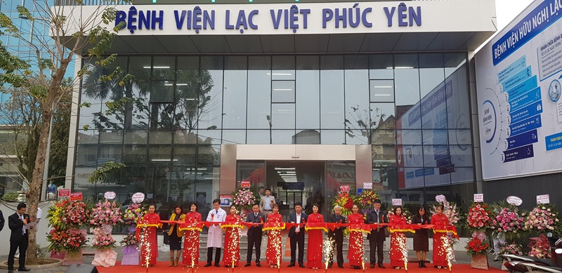 Nghi thức cắt băng khai trương Bệnh viện Hữu nghị Lạc Việt Phúc Yên