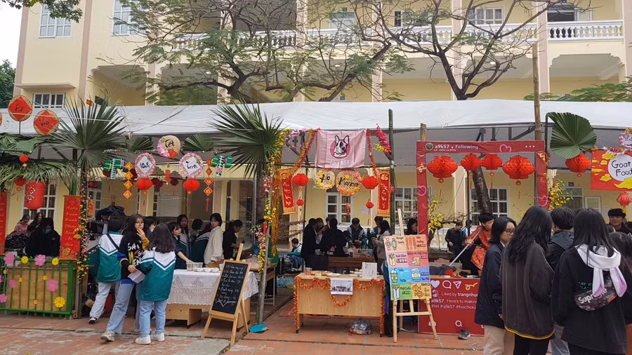 Các gian hàng được trang trí đẹp mắt