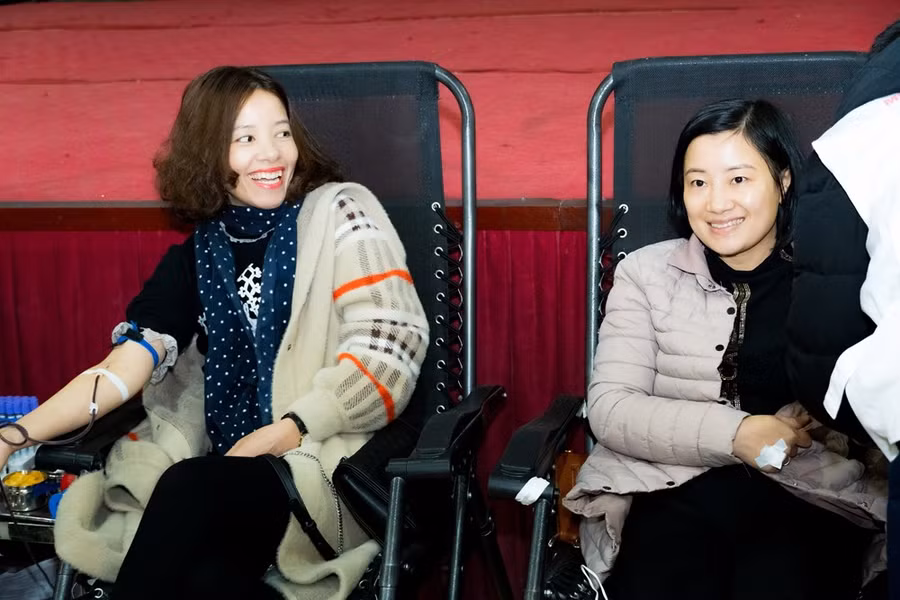 Giáo viên vui vẻ tham gia "ngày hội". Ảnh: Tống Thanh Kiều