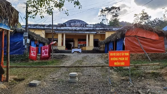 Lều cách ly y tế được dựng ở nhà văn hóa thôn của xã Thanh Phong, huyện Như Xuân, tỉnh Thanh Hóa.