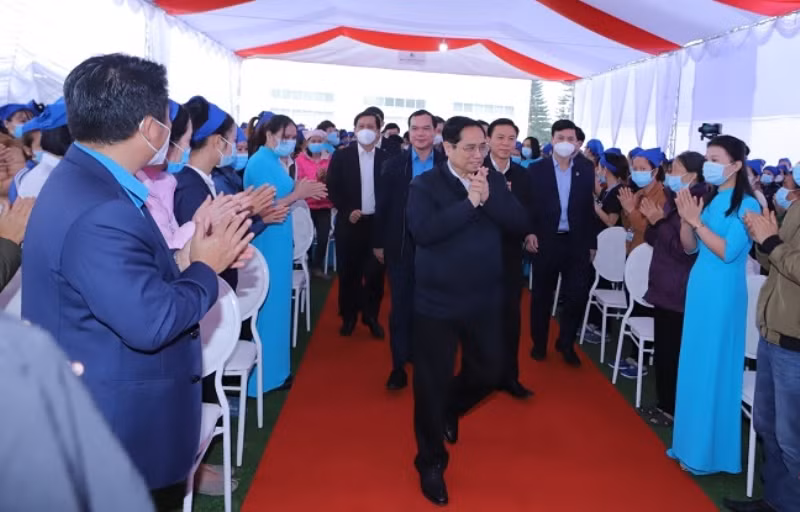 Thủ tướng Chính phủ Phạm Minh Chính và đoàn công tác đến thăm Công ty TNHH Sakurai Việt Nam, ở TP Thanh Hóa. Ảnh: Minh Hiếu