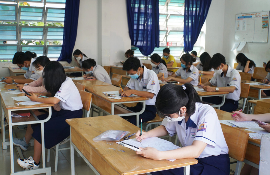 Học sinh Trường THPT Phước Kiển, huyện Nhà Bè, TPHCM trong một tiết học. Ảnh: Mạnh Tùng Học sinh Trường THPT Phước Kiển, huyện Nhà Bè, TPHCM trong một tiết học. Ảnh: Mạnh Tùng