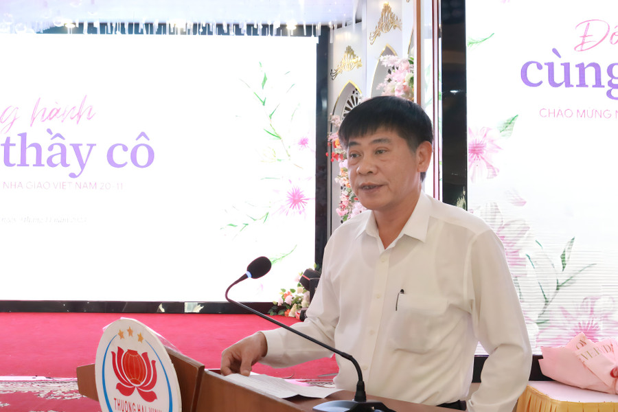 Ông Cao Đình Hạnh - Tổng Giám đốc Công ty phát hành báo chí trung ương chia sẻ tại chương trình &quot;Đồng hành cùng thầy cô&quot;.