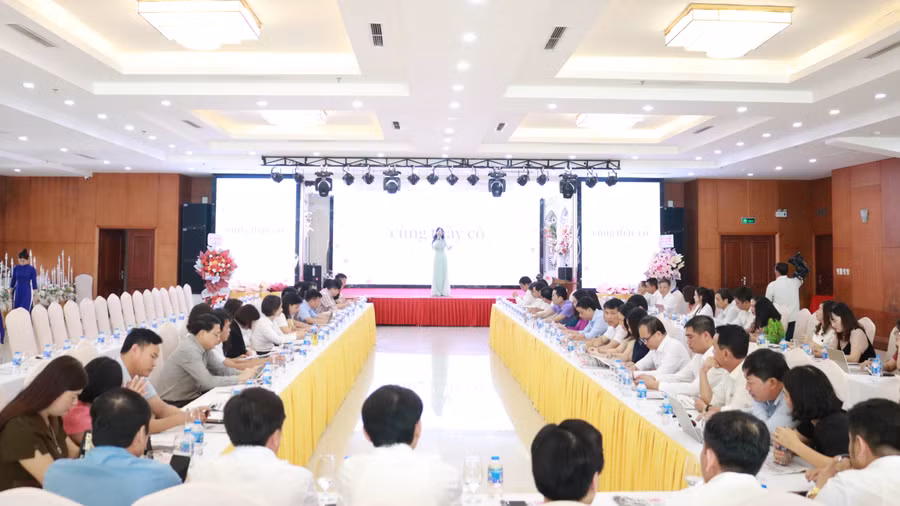 Chương trình có sự tham dự của đại diện Sở GD&ĐT, các Phòng GD&ĐT của 3 tỉnh Thanh Hóa, Nghệ An, Hà Tĩnh. Chương trình có sự tham dự của đại diện Sở GD&ĐT, các Phòng GD&ĐT của 3 tỉnh Thanh Hóa, Nghệ An, Hà Tĩnh.