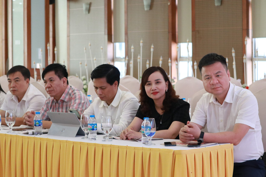 Các đại biểu tham gia chương trình &quot;Đồng hành cùng thầy cô&quot;.