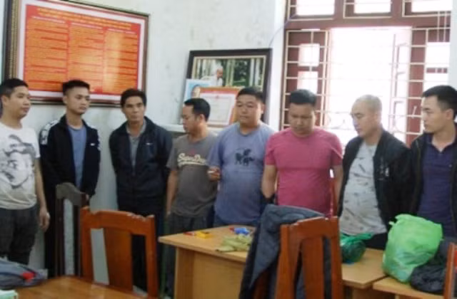 Nhóm đánh bạc liên tỉnh bị công an bắt giữ. Ảnh: Công an Thanh Hóa cung cấp.