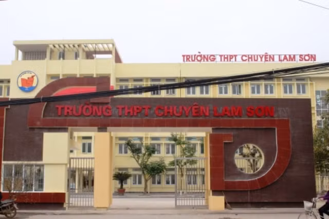 Trường THPT chuyên Lam Sơn - Thanh Hóa.