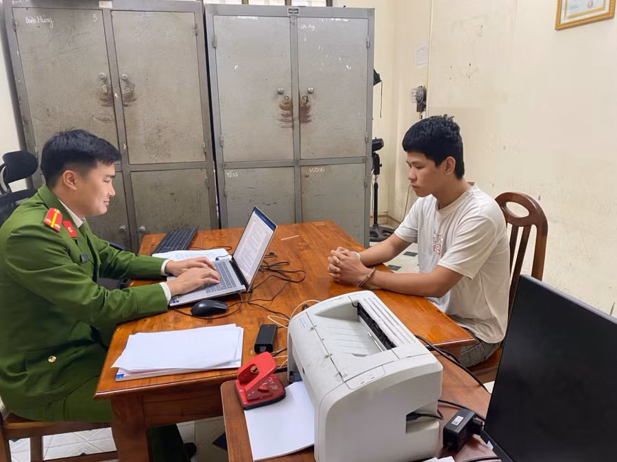 Lô Văn Khuyến tại cơ quan Công an.