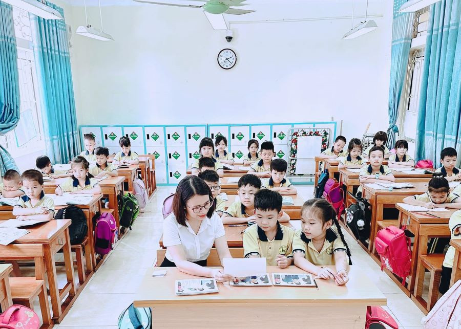 Lớp học trường Tiểu học Kim Ngọc khang trang, sạch đẹp. Lớp học trường Tiểu học Kim Ngọc khang trang, sạch đẹp.