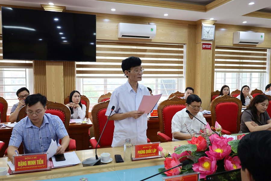 Phó Giám đốc sở GD&ĐT Phú Thọ Phùng Quốc Lập phát biểu tại hội nghị. Phó Giám đốc sở GD&ĐT Phú Thọ Phùng Quốc Lập phát biểu tại hội nghị.