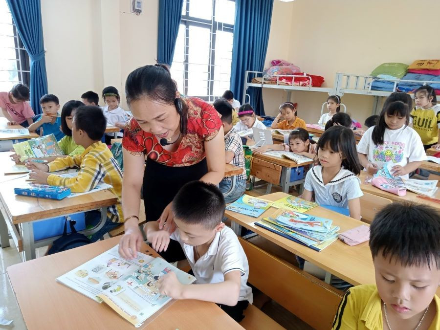 Lớp học trường Tiểu học Minh Tân khang trang, sạch đẹp.