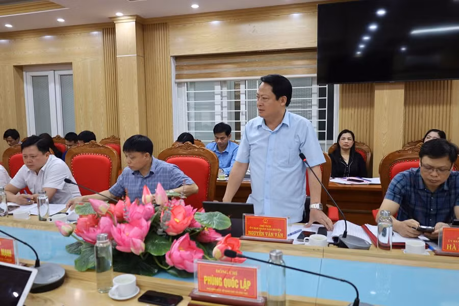 Chủ tịch UBND huyện Đoan Hùng nêu kiến nghị với Sở GD&amp;ĐT Phú Thọ.