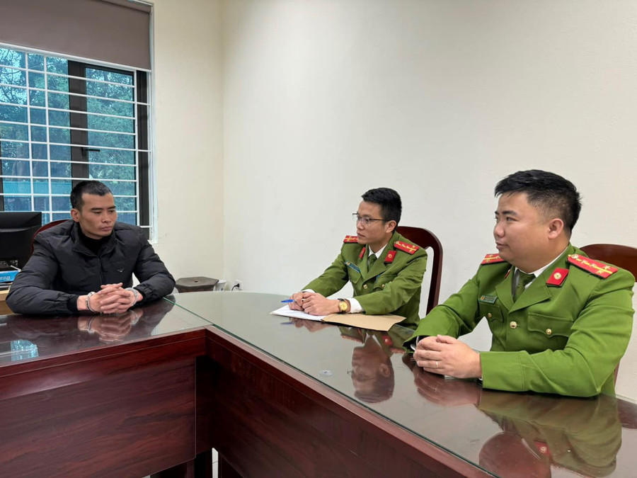 Công an tỉnh Vĩnh Phúc lấy lời khai bị can Nguyễn Văn Hùng. Công an tỉnh Vĩnh Phúc lấy lời khai bị can Nguyễn Văn Hùng.