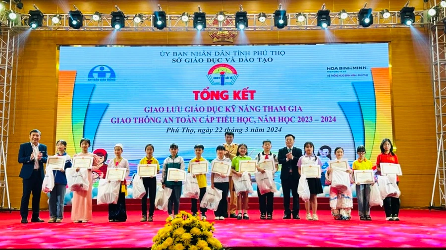 Phú Thọ nâng cao nhận thức về an toàn giao thông cho học sinh Tiểu học.