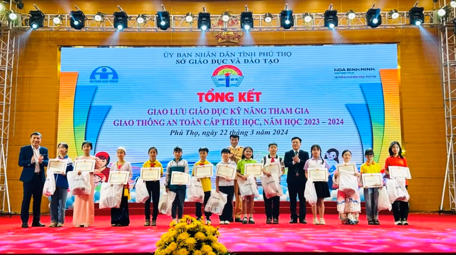 Phú Thọ nâng cao nhận thức về an toàn giao thông cho học sinh Tiểu học.