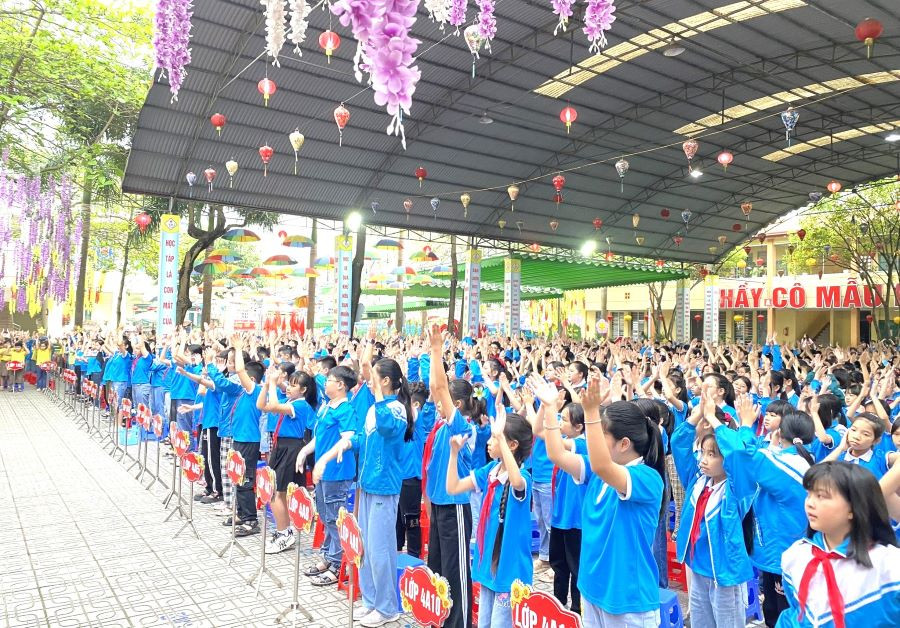 Cảnh quan môi trường sư phạm trường Tiểu học Đinh Tiên Hoàng: Sáng - Xanh - Sạch - Đẹp. Cảnh quan môi trường sư phạm trường Tiểu học Đinh Tiên Hoàng: Sáng - Xanh - Sạch - Đẹp.