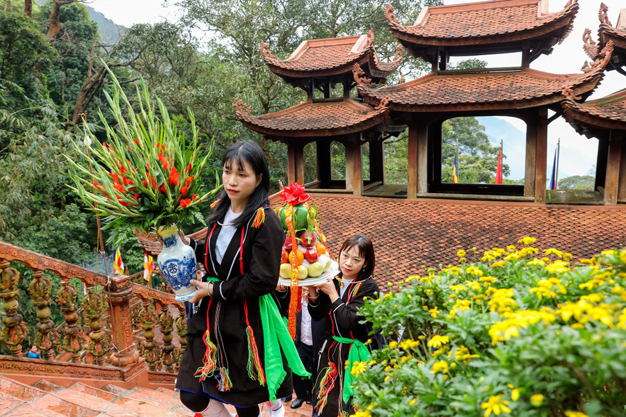 Lễ hội Tây Thiên là lễ hội lớn nhất tỉnh Vĩnh Phúc.