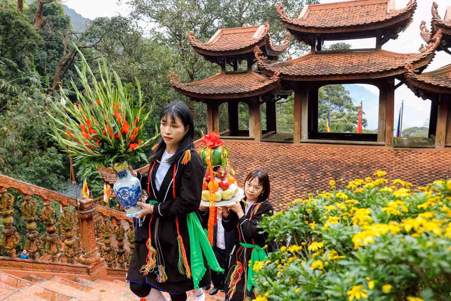 Lễ hội Tây Thiên là lễ hội lớn nhất tỉnh Vĩnh Phúc.