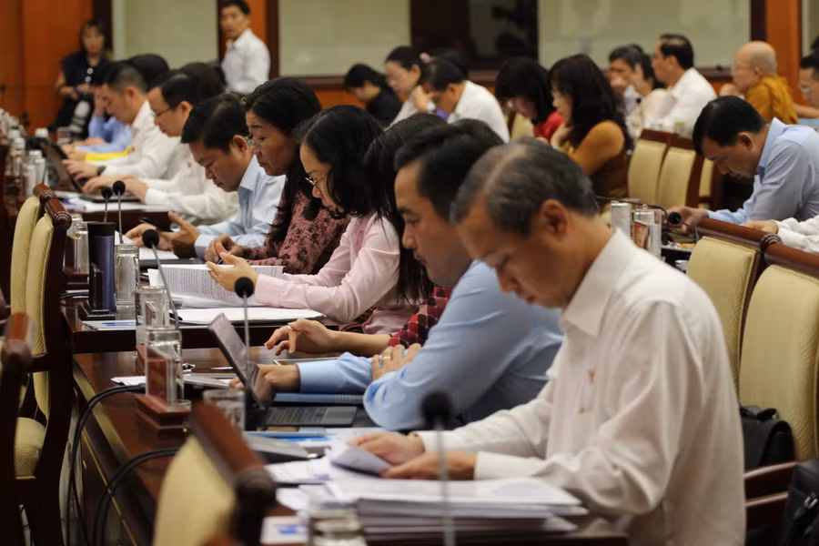 Các đại biểu tham gia kỳ họp thứ 13 HĐND TPHCM. (Ảnh: Thành Nhân)
