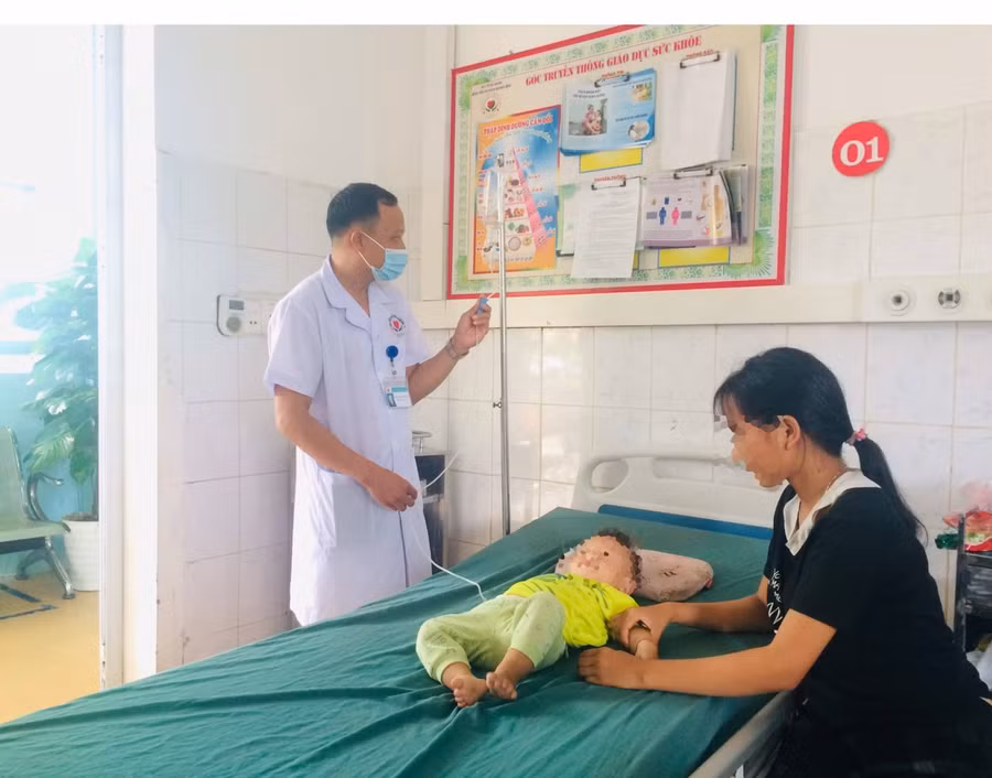 Bệnh nhi đang được chăm sóc và theo dõi tại BVĐK Quang Bình. Ảnh: BVĐK Quang Bình