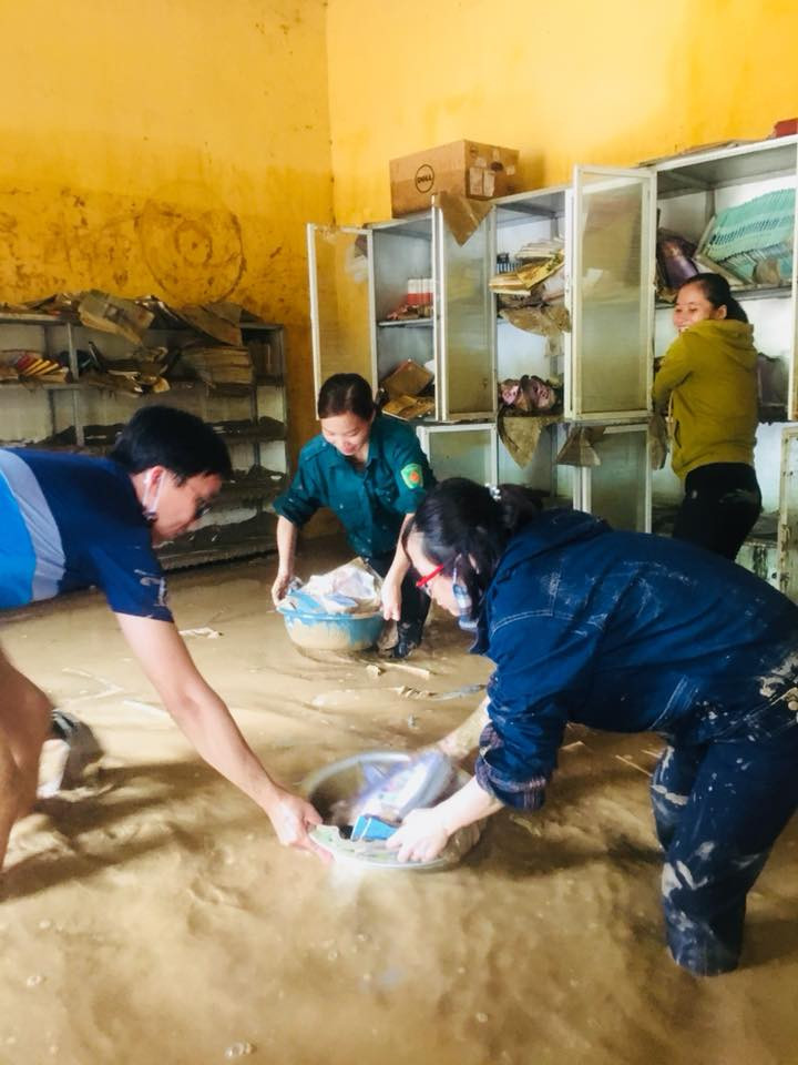 Rửa dọn các vật dụng còn có thể dùng được Rửa dọn các vật dụng còn có thể dùng được