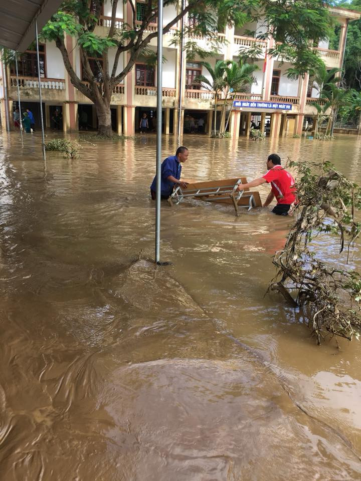 Chịu thiệt hại nặng nề ngay sát năm học mới nên nhà trường không thể tổ chức tựu trường theo kế hoạch Chịu thiệt hại nặng nề ngay sát năm học mới nên nhà trường không thể tổ chức tựu trường theo kế hoạch