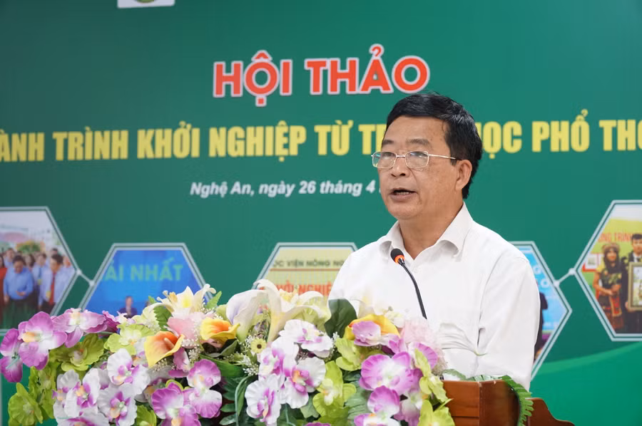 Ông Võ Văn Mai - Phó Giám đốc Sở GD&amp;ĐT Nghệ An phát biểu tại hội thảo Hành trình khởi nghiệp. Ảnh: Hồ Lài.