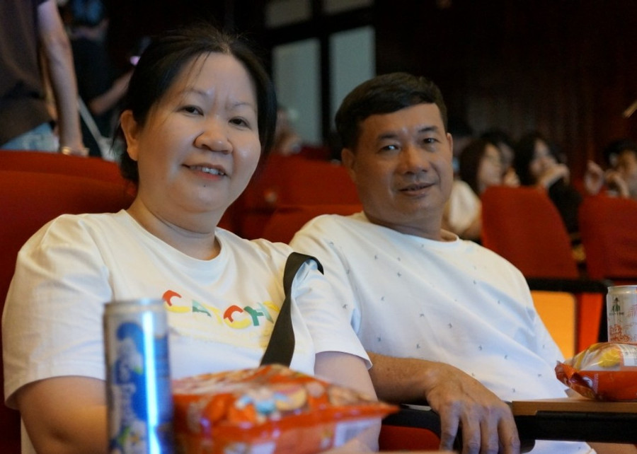 Không chỉ có các bạn trẻ, chương trình còn nhận được sự quan tâm của các bậc phụ huynh. Ảnh: Đình Khải