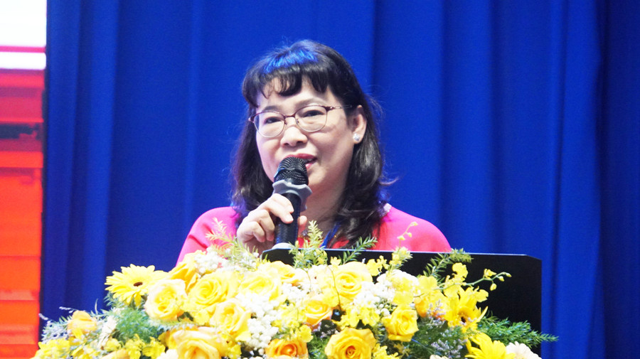 TS Nguyễn Đặng An Long, Phó Hiệu trưởng Trường Cao đẳng Kinh tế TPHCM tham luận tại hội thảo. Ảnh: Mạnh Tùng TS Nguyễn Đặng An Long, Phó Hiệu trưởng Trường Cao đẳng Kinh tế TPHCM tham luận tại hội thảo. Ảnh: Mạnh Tùng