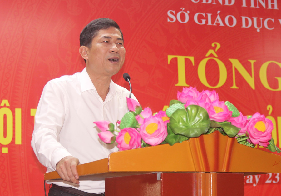 Ông Thái Văn Thành - Giám đốc Sở GD&ĐT Nghệ An chúc mừng 460 thầy cô đạt danh hiệu giáo viên dạy giỏi tỉnh Ông Thái Văn Thành - Giám đốc Sở GD&ĐT Nghệ An chúc mừng 460 thầy cô đạt danh hiệu giáo viên dạy giỏi tỉnh