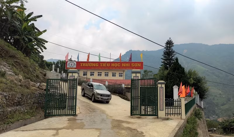 Trường Tiểu học Nhi Sơn buộc phải đóng cửa, để đảm bảo an toàn tính mạng cho học sinh và giáo viên.